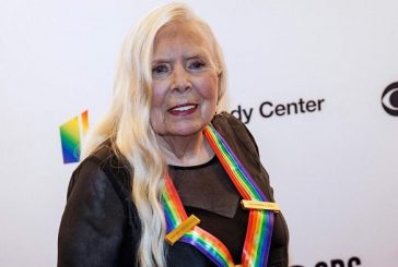 Joni Mitchell también busca retirar sus canciones de Spotify en solidaridad  a Neil Young