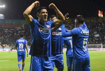 Cruz Azul vence a León y pelea por el liderato del torneo