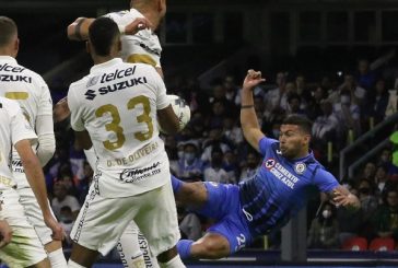 Cruz Azul vence a Pumas con un golazo de Juan Escobar