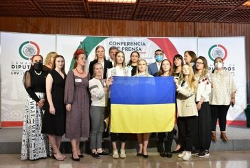 Mujeres ucranianas llamaron a los legisladores de la Cámara de Diputados a solidarizarse con su pueblo
