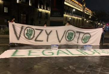 En manifestación frente a Palacio Nacional estudiantes piden destitución de Romero Telleache como director general del CIDE