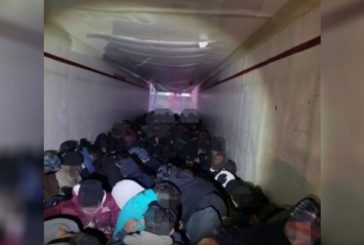 Rescatan a 130 migrantes que viajaban hacinados en un tráiler en SLP