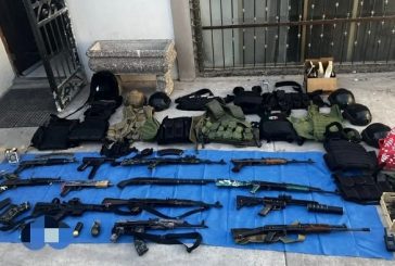 Catea FGR inmueble en Veracruz y localiza armas, droga y equipos tácticos