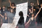 Protestan en la alfombra roja de Cannes contra los feminicidios