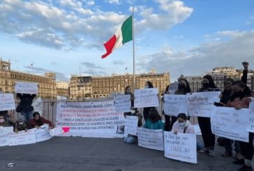 Maestros de Veracruz protestan en Zócalo de CDMX￼