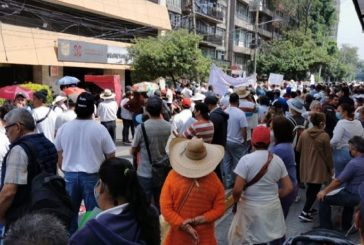 Marchan contra nueva norma locatarios de mercados capitalinos