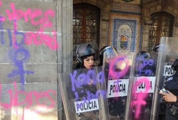 Protestan feministas en GCDMX y exigen libertad de compañeras presas