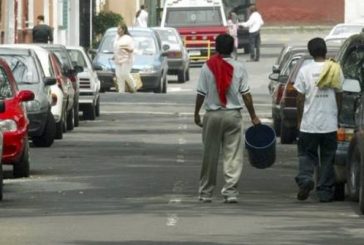 Se quejan comerciantes del Centro por cuotas de 'franeleros'