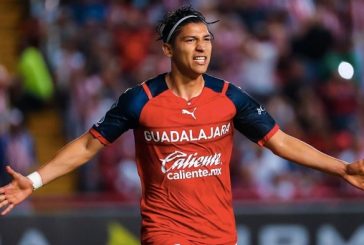 Chivas sorprende y golea 4-0 a Necaxa