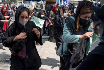 Talibanes dispersan con tiros al aire marcha de mujeres