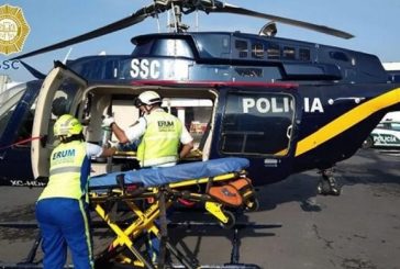 Paramédicos rescatan a niña y a adolescente tras ser atropellados en Iztapalapa