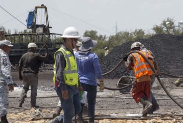 De 6 a 11 meses tardaría rescate de mineros; familias se inconforman