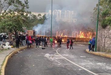 Desalojo de predio irregular en Santa Fe provoca incendio y bloqueos