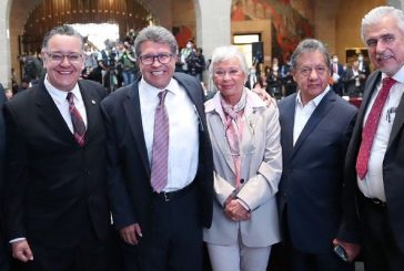 Senadores de Morena reunidos para elegir nuevo presidente de la Mesa Directiva