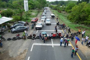 Ejidatarios de Morelos cierran vía; exigen a la SICT cumplir acuerdos