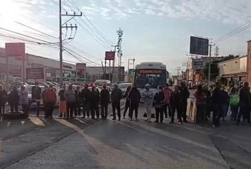 Vecinos de Ecatepec bloquean avenida para exigir abasto de agua potable