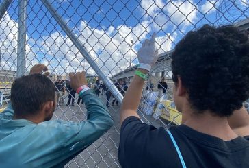 Migrantes venezolanos se encadenan y bloquean Puente Nuevo de Matamoros por nuevas medidas de EU￼