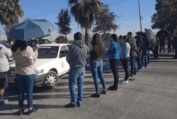 Maestros bloquean carretera Gómez Palacio – Chihuahua para exigir pagos pendientes