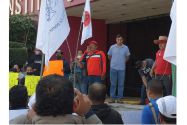 Irrumpen manifestantes en instalaciones del INE