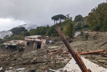 Un muerto y doce desaparecidos tras un corrimiento de tierras en Isquia, Italia