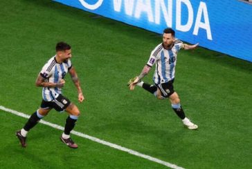 Argentina venció 2-1 a Australia y clasificó a cuartos de final