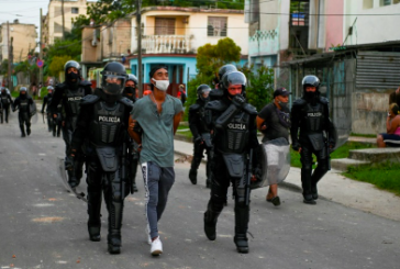 Biden pide la liberación de “presos políticos” tras protestas en Cuba