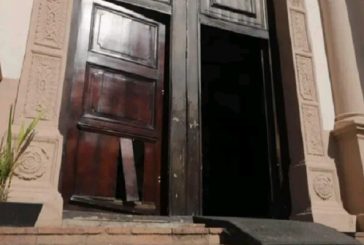 Por robar 11 mil pesos destruyen puertas de la Catedral de Culiacán