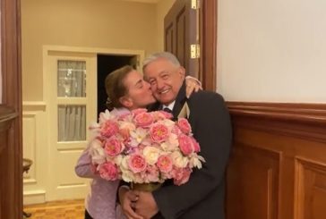 Festeja AMLO a su esposa Gutiérrez Müller en Restaurante El Cardenal