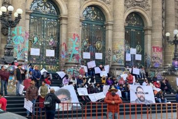 Inconformes con Ley Godoy, se confrontan en escalinatas del Congreso de CDMX