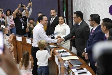 Recibe Manolo Jiménez constancia como gobernador electo de Coahuila