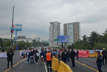 Bloqueo en Puente de los Poetas por manifestantes