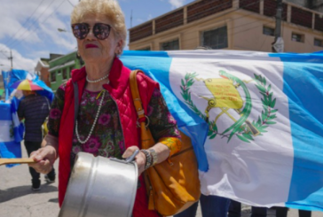 CANDIDATA PRESIDENCIAL EN GUATEMALA DETIENE SU CAMPAÑA PARA SOLIDARIZARSE CON SU CONTRINCANTE