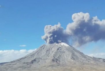 Perú declara estado de emergencia por erupción del volcán Ubinas