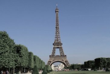 Turista mexicana denuncia formalmente, violación en grupo cerca de Torre Eiffel en París