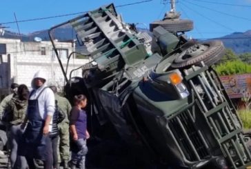 Vuelca camión del Ejército en la carretera México-Puebla
