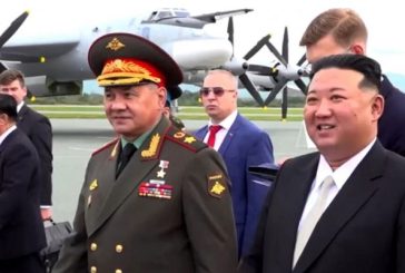 Líder norcoreano, Kim Jong-un, examina misiles junto al ministro de Defensa ruso