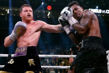 ‘Canelo’ domina a Charlo y lo vence por decisión unánime