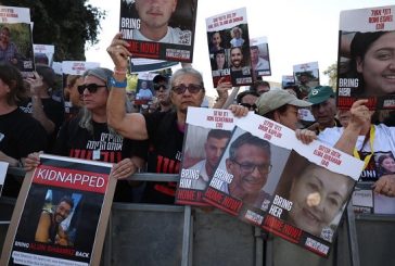 Miles de israelíes protestan contra Netanyahu; exigen más acción para liberar a rehenes