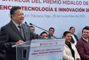 Julio Menchaca entrega Premio Hidalgo de Ciencia, Tecnología e Innovación 2023