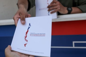 Votan plebiscito en Chile sobre nueva Constitución