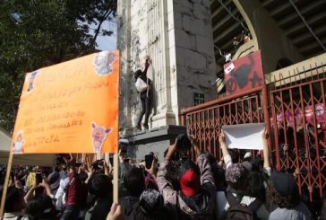 “El matar toros no es ni cultura ni tradición”; protestan contra corridas afuera de la Plaza México