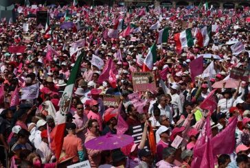 Marcha por la Democracia desborda Zócalo capitalino