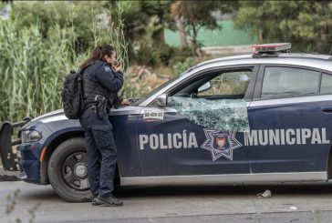 Mujer roba una patrulla con un detenido a bordo en Tijuana