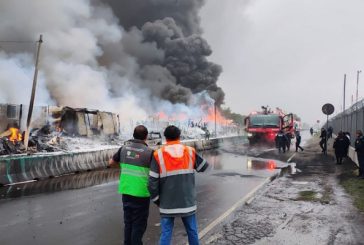 Fuerte incendio arrasa con 30 viviendas a espaldas del AICM