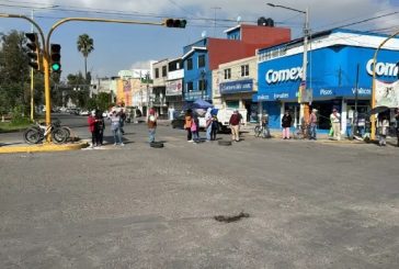 Vecinos bloquean vialidades para exigir suministro de agua en Ecatepec 