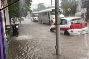 Veracruz queda bajo el agua, tras intensas lluvias en Boca del Río por onda tropical N°8