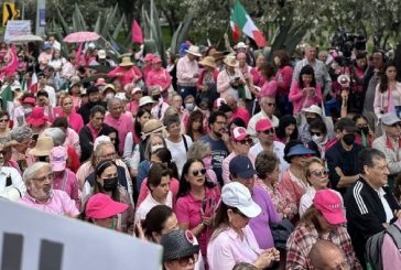 Se manifiestan frente al INE por sobrerrepresentación