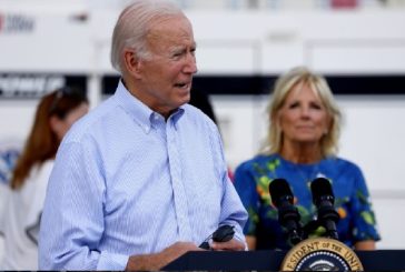 Biden recorre calles de Florida, mientras se acumulan escombros por paso de Milton