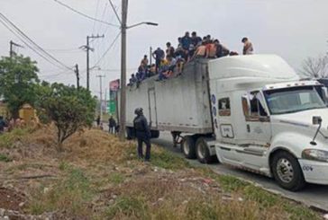 Hallan a 257 migrantes dentro de tractocamión en Chihuahua