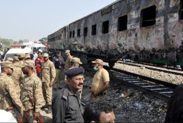 Explota bomba en estación de trenes en Pakistán